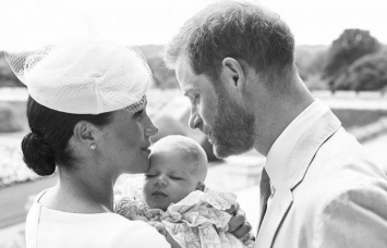 Меган Маркл и принц Гарри крестили сына Арчи: первые фото