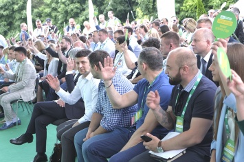 В "Слуге народа" провели чистки: кого исключили и как проигнорировали мнение украинцев