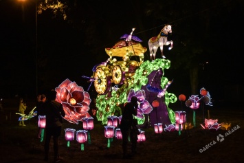 Фестиваль гигантских китайских фонарей посетили около 2 тыс. одесситов (фото, видео)