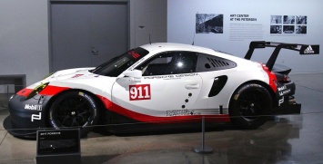 Porsche представила обновленное гоночное купе 911 RSR