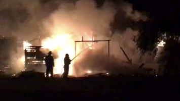 В Киеве за ночь полностью сгорели кафе и машина