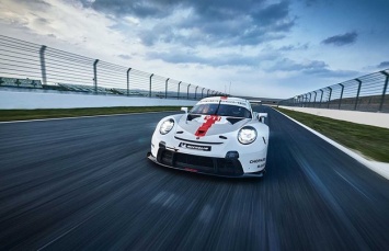 Среднемоторный Porsche 911 RSR сменил поколение