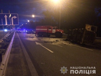 В ДТП на трассе "Киев-Чоп" сгорели двое военных