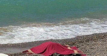 С гирей на шее: в Крыму на берег моря вынесло тело крымского татарина