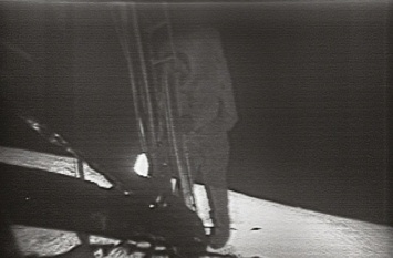 В 1976 году NASA случайно продало запись первой высадки на Луну - теперь пленку выставят на аукцион
