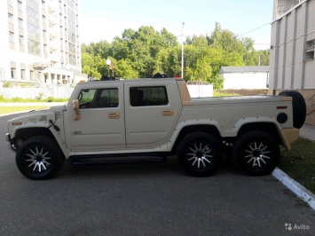 Уникальный шестиколесный Hummer продают по цене нового Прадо