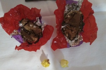 Развернули шоколадную конфету и сильно удивились: инцидент в Харьковской области (фото)