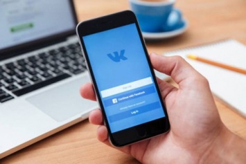 Заблокированный в Украине "ВКонтакте" упал в посещаемости
