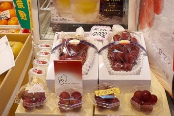 Японец купил гроздь винограда за $11 тысяч