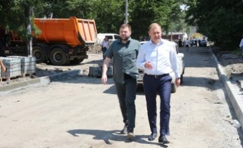 Максим Курячий: ремонт дорог в Чечеловском и АНД районах будет продолжен