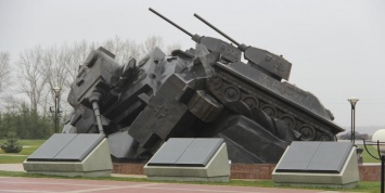 Сванидзе отреагировал на идею снести памятник советским бойцам под Прохоровкой