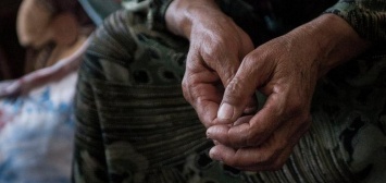 Под Днепром женщина цинично ограбила 89-летнюю бабушку
