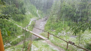 В разгар лета в Карпатах выпал снег