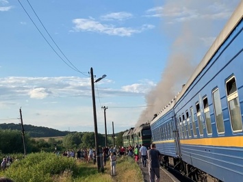 В Львовской области загорелся поезд: пассажиры пытались самостоятельно потушить огонь