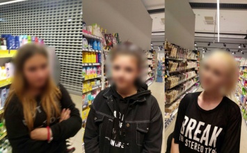 В Днепре подростки попытались украсть из магазина нижнее белье