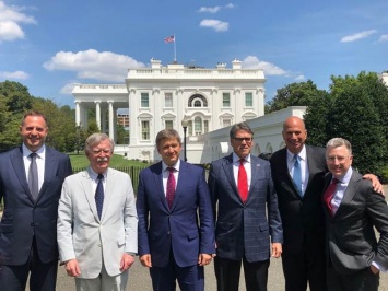 Секретарь СНБО Данилюк в Вашингтоне провел встречи с Болтоном, Перри и Волкером