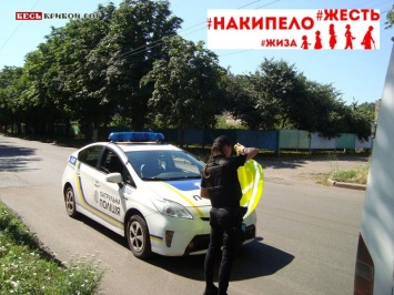 Народный репортер: пассажирка была шокирована действиями патрульных, остановивших в Кривом Роге маршрутку №330 с пассажирами (фото)