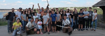 В Запорожье дети из прифронтовой зоны покатались на казацкой "Чайке"