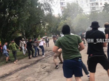 Прятался в магазине: в Харькове напали на народного депутата