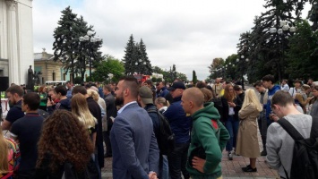 Сотни разъяренных украинцев штурмуют Верховную Раду, выдвинули требования Зеленскому: первые подробности и фото