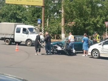 В Николаеве мотоциклист врезался в «Дэу»