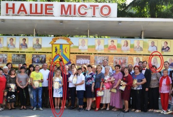 В Первомайске разрисовали фото на городской доске почета