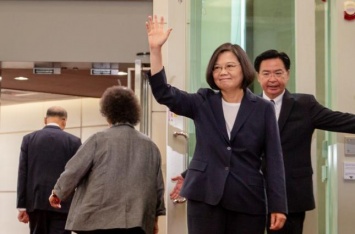 Президент Тайваня прибыла в США с частным визитом