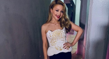 Певица Тина Кароль похвалилась пикантным фото без белья