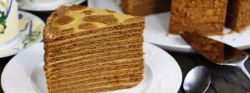 Полезные и вкусные рецепты: как приготовить медовый торт "Коровка"
