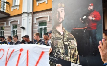 У посольства Италии украинцы провели акцию за Маркива: Не будьте как Россия