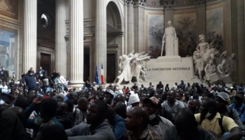 Сотни мигрантов заблокировали парижский Пантеон