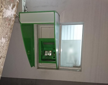 Под Харьковом неизвестные с помощью болгарки пытались вскрыть банкомат
