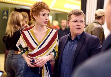 Розенко "выгулял" невесту на Одесском кинофестивале, украинцы в истерике: "Главный герой фильма для взрослых"