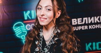 Дочь Оли Поляковой популяризирует трендовый макияж: «В стиле Кайли Дженнер»