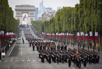 В Париже прошел военный парад ко Дню взятия Бастилии