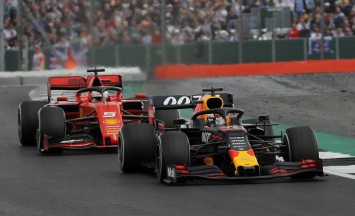 В Формуле-1 в гонке Гран-При Великобритании произошла яркая авария лидеров "Феррари" и "Ред Булл"