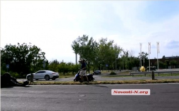 Как в Николаеве реагируют мужчины, когда жены разбивают авто в ДТП. Видео
