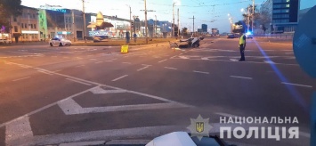 Страшное ДТП в Харькове: автомобиль превратился в груду металла, из салона вылетел человек (видео, фото)