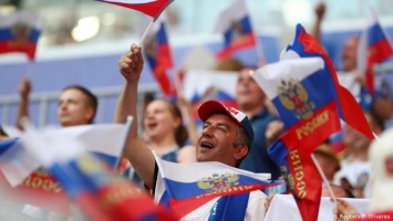 Комментарий: Наследие ЧМ-2018 - футбол в России становится праздником