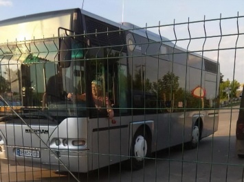 Украина запустила автобус, который будет курсировать от моста в Станице Луганской к первому КПВВ