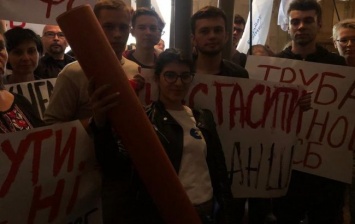 Активисты "Евросолидарности" требуют люстрации Трубы