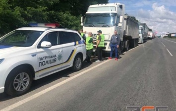 Въезды в Черновцы перекрыли для грузовиков