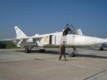 Украинские Су-24 показали высший пилотаж в небе: мощные кадры
