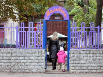 В детском саду Харькова женщина гонялась за чужим мужчиной