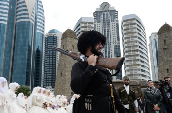 Министр культуры Чечни запретил петь без разрешения властей