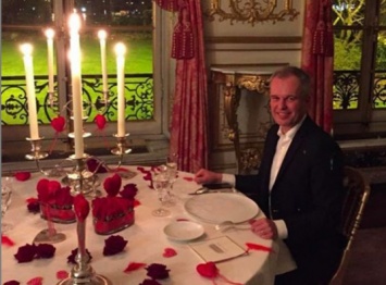 Во Франции министр устраивал роскошные ужины с лобстерами и ремонтировал квартиру за госсредства