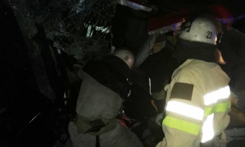 В Николаевской области легковушка врезалась в автобус, погиб мужчина и его двое детей