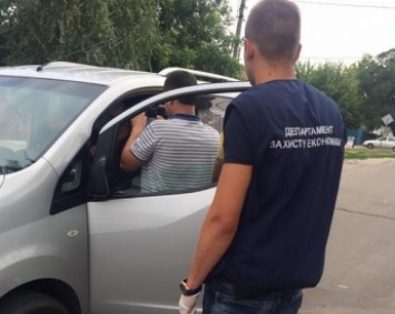 В Запорожской области чиновницу РГА поймали на взятке