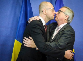 Обнять Порошенко, поцеловать Зеленского. Самые яркие видео Юнкера, который больше не глава Еврокомиссии