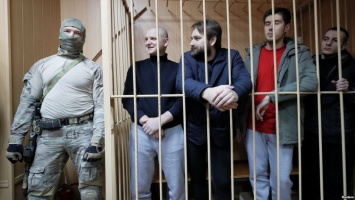 Украинским морякам продлили арест в России: сколько матерям ждать сыновей домой